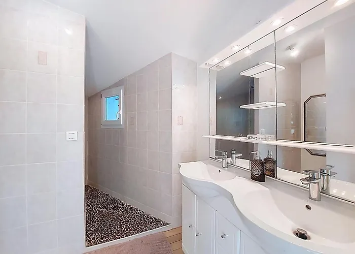 Les Roselieres By Interhome Meschers-sur-Gironde